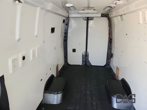 Used 2022 Mercedes-Benz Sprinter 4500 w/ Parking Package image 19