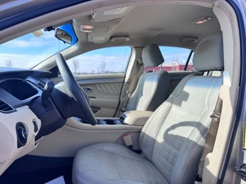 Used 2018 Ford Taurus SE image 6
