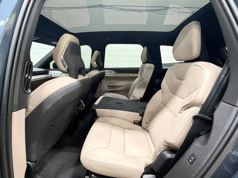 Used 2025 Volvo EX90 Ultra AWD/4WD image 37