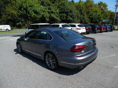 Used 2019 Volkswagen Passat 2.0T SE R-Line FWD image 3