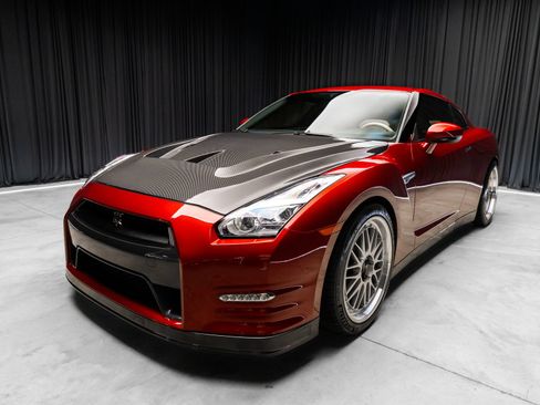 Used 2016 Nissan GT-R Premium AWD/4WD image 13