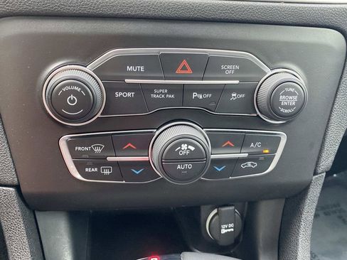 Used 2022 Dodge Charger SXT AWD/4WD image 25