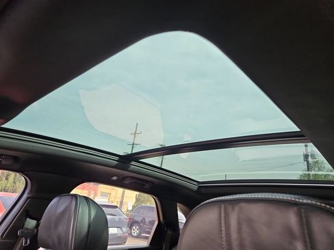 Used 2017 Bentley Bentayga AWD/4WD image 20