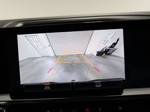 Used 2025 GMC Sierra 1500 SLT AWD/4WD image 52