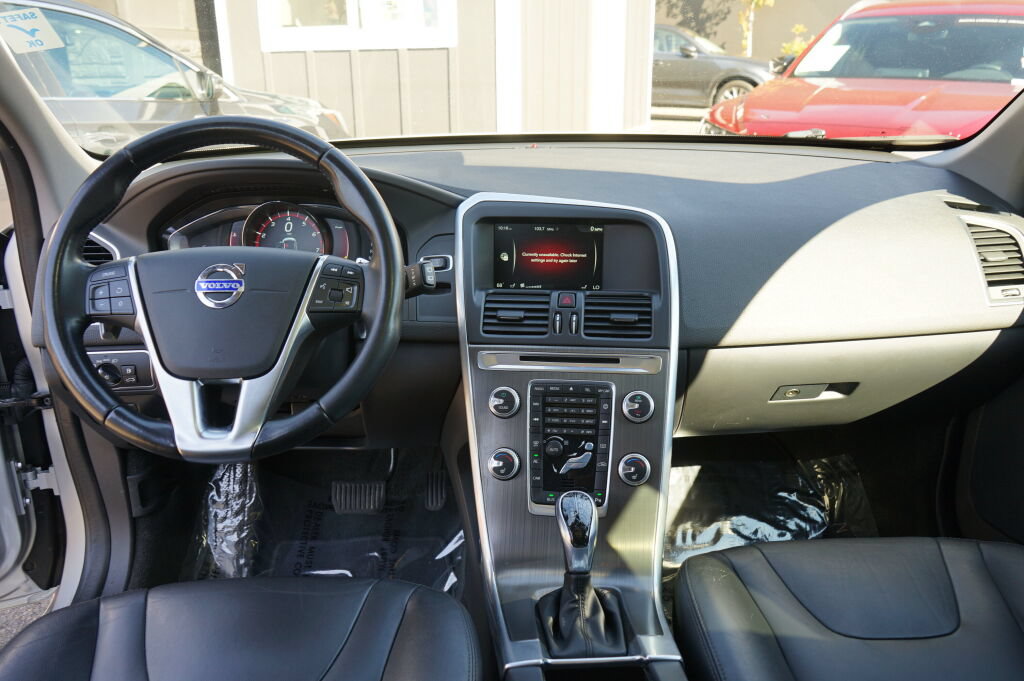 Used 2015 Volvo XC60 T6 w/ Proximity Package AWD/4WD image 21