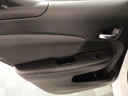 Used 2013 Dodge Avenger SE FWD image 14