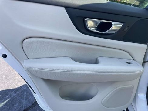 Used 2020 Volvo V60 T5 Momentum w/ Protection Package Premier FWD image 12
