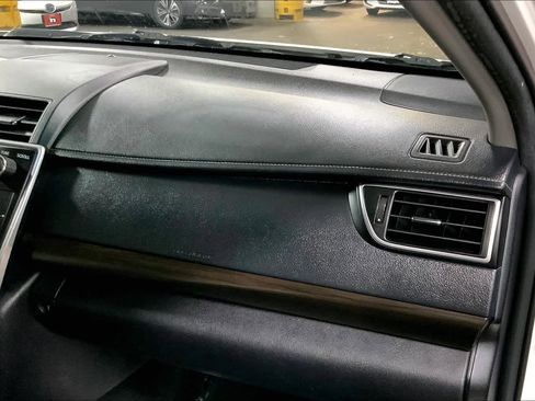 Used 2015 Toyota Camry LE image 17