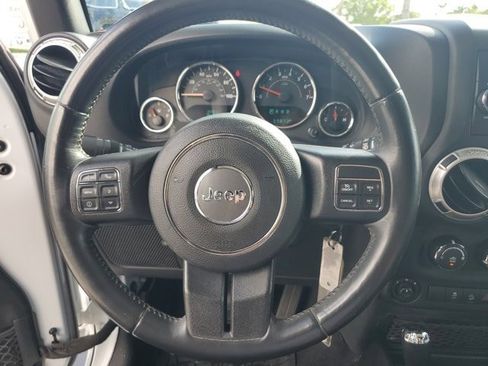 Used 2016 Jeep Wrangler Unlimited Sahara w/ Connectivity Group AWD/4WD image 27