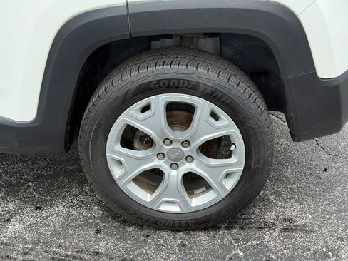 Used 2017 Jeep Renegade Limited AWD/4WD image 6