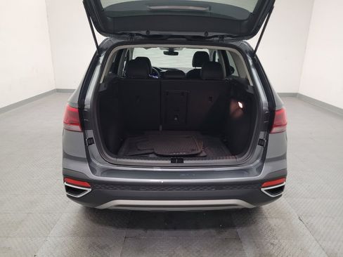 Used 2023 Volkswagen Taos SE w/ Panoramic Sunroof Package FWD image 29