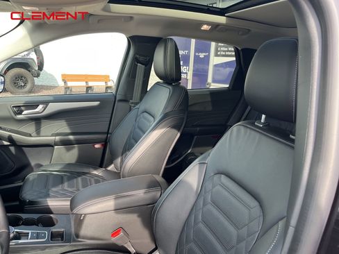 New 2024 Ford Escape SE w/ PHEV Premium Package image 32