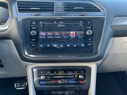 Used 2024 Volkswagen Tiguan SE R-Line image 11