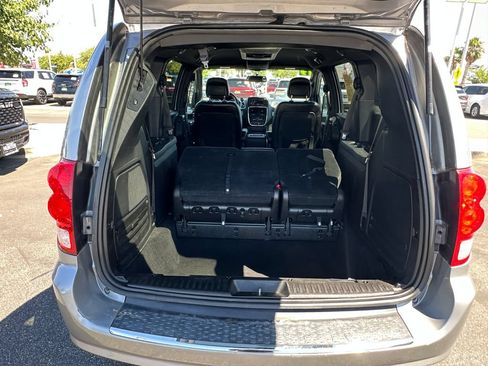 Used 2019 Dodge Grand Caravan GT FWD image 19
