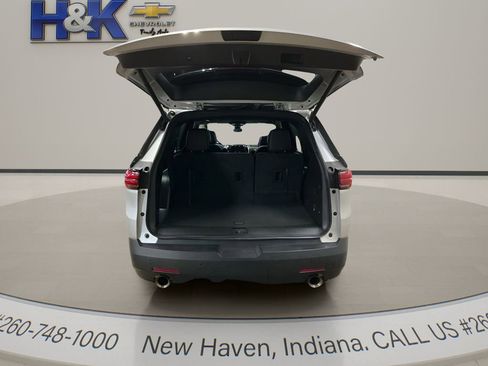 Used 2022 Chevrolet Traverse RS w/ LPO, "Hit The Road" Package AWD/4WD image 8