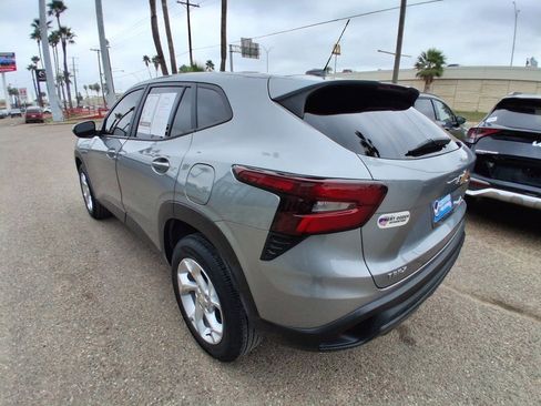 Used 2024 Chevrolet Trax LS w/ LS Convenience Package image 5