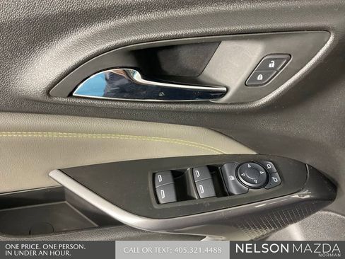 Used 2025 Chevrolet Trax ACTIV w/ Sunroof Package FWD image 19