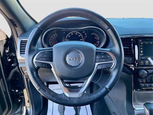 Certified 2022 Jeep Grand Cherokee Laredo X image 11