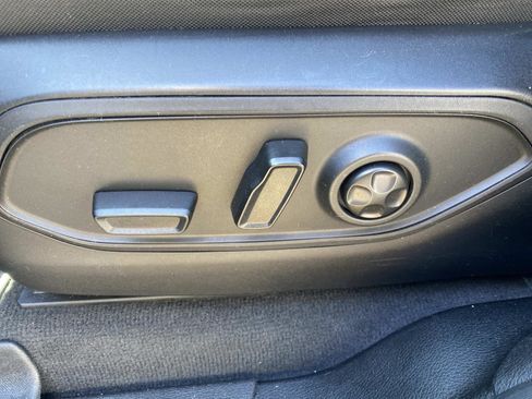 Used 2023 Jeep Grand Cherokee L Laredo image 23