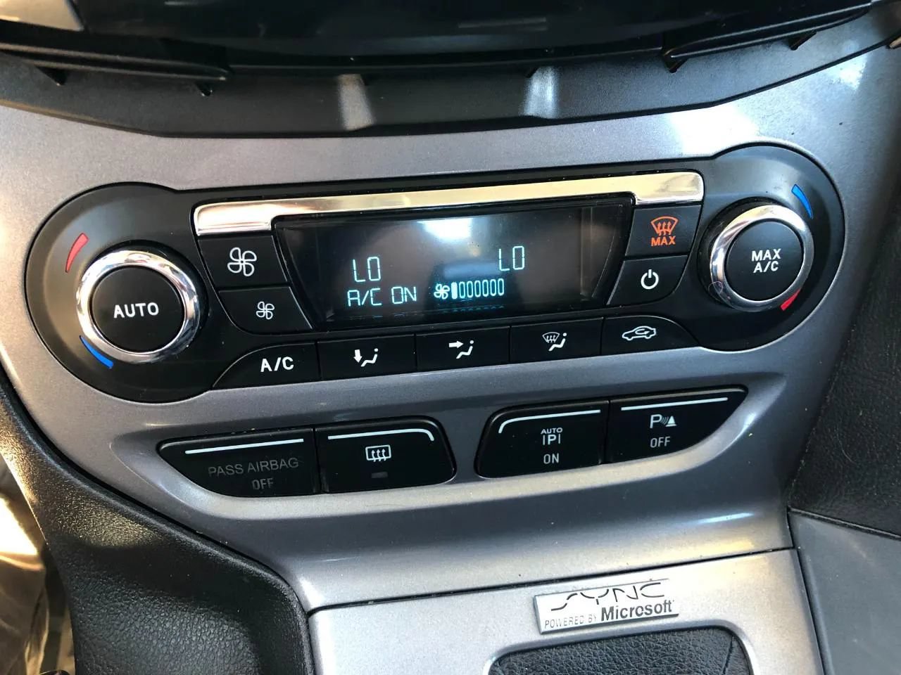 Used 2013 Ford Focus Titanium w/ Titanium Handling Pkg FWD image 25