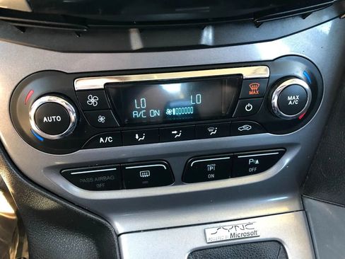 Used 2013 Ford Focus Titanium w/ Titanium Handling Pkg FWD image 25