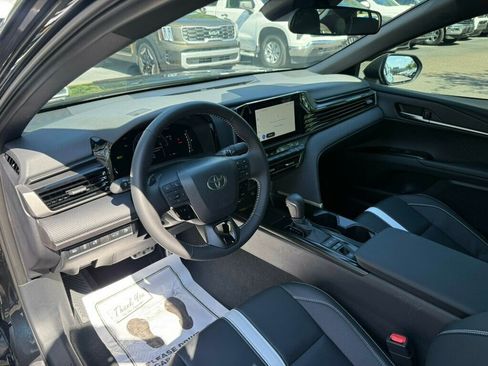 Used 2026 Toyota Camry Hybrid FWD image 3