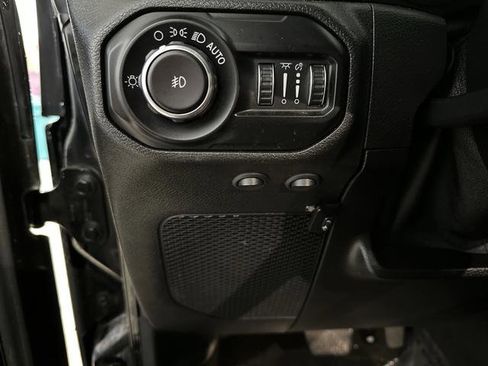 Used 2019 Jeep Wrangler Unlimited Sport S AWD/4WD image 22