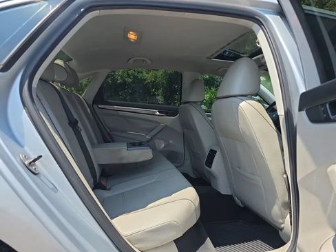 Used 2016 Volkswagen Passat 1.8T SE FWD image 42