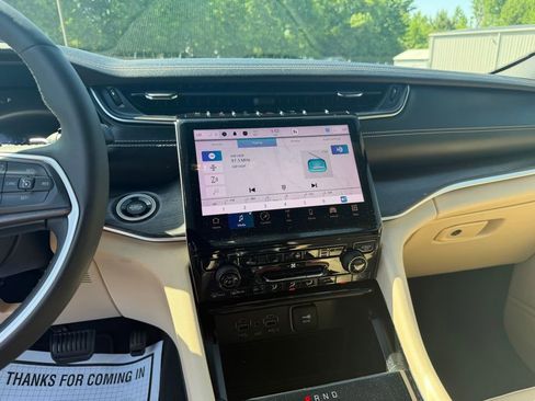 Used 2023 Jeep Grand Cherokee Limited AWD/4WD image 19