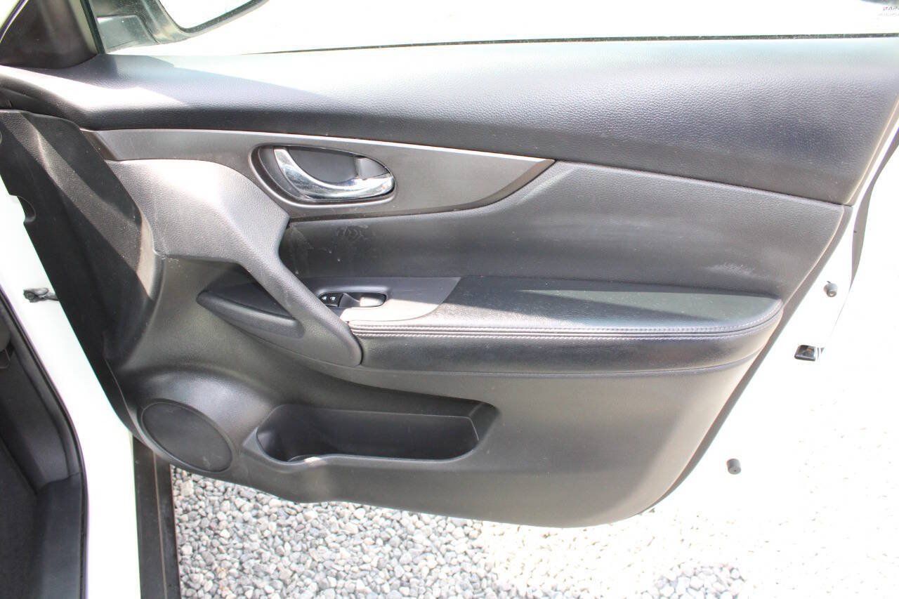 Used 2015 Nissan Rogue S AWD/4WD image 21