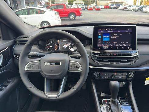 New 2026 Jeep Compass Latitude image 12