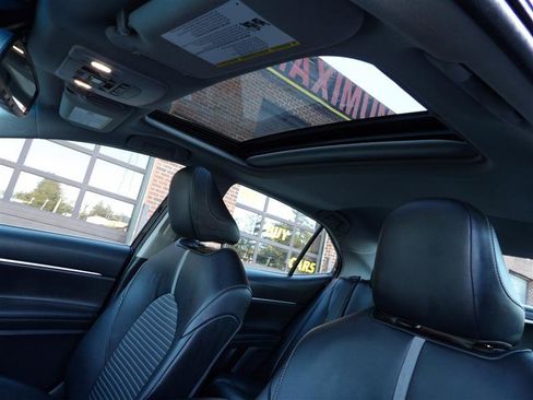 Used 2020 Toyota Camry SE w/ Sunroof Package image 29