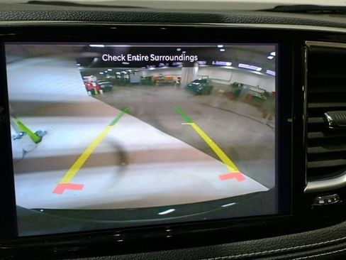 Used 2023 Chrysler Pacifica Limited w/ Uconnect Theater Family Group image 19