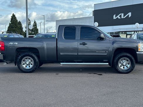 Used 2011 Chevrolet Silverado 1500 LS image 3