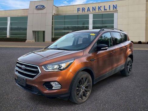 Used 2017 Ford Escape Titanium image 3