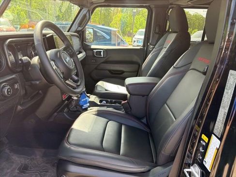 Used 2025 Jeep Gladiator Rubicon w/ Convenience Group image 6
