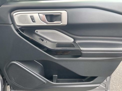 Used 2021 Ford Explorer Platinum w/ Premium Technology Package RWD image 27