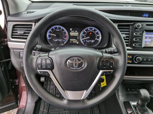 Used 2019 Toyota Highlander LE image 9
