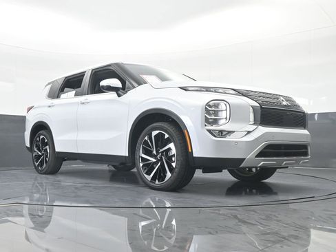 Used 2023 Mitsubishi Outlander SE image 70