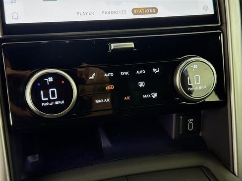 Used 2026 Land Rover Discovery S AWD/4WD image 18