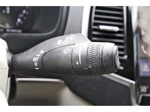 Used 2016 Volvo XC90 T6 Momentum w/ Momentum Plus Package image 21