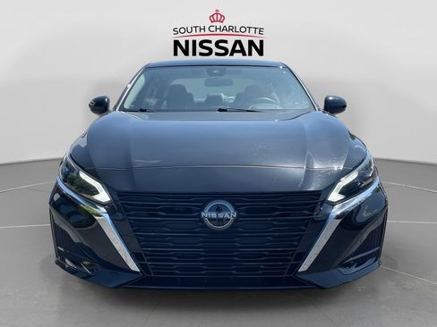 Used 2023 Nissan Altima 2.5 SV FWD image 2