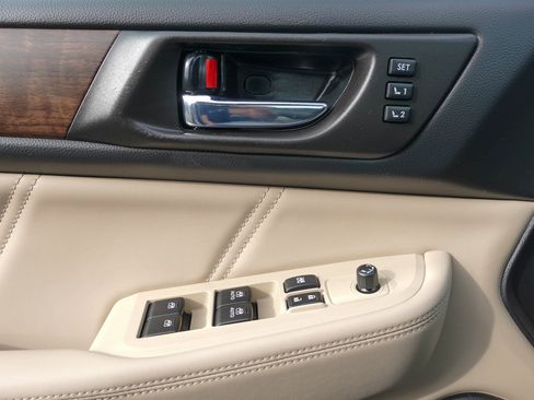 Used 2018 Subaru Outback 2.5i Limited image 11