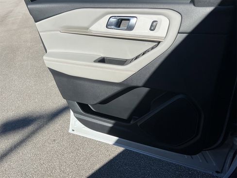 New 2025 Ford Explorer Active w/ Active Comfort Package image 15