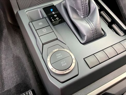 Used 2025 Toyota Tacoma SR5 image 33