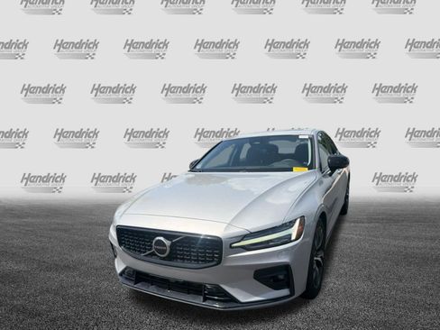 Used 2025 Volvo S60 B5 Core FWD image 7