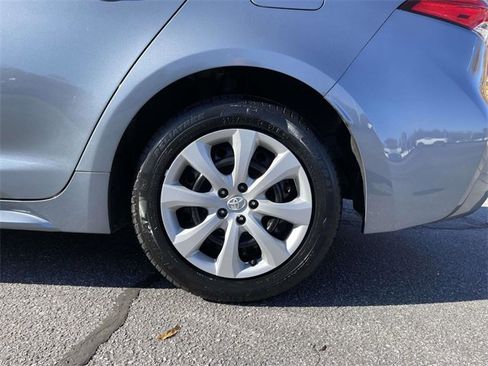 Used 2022 Toyota Corolla LE image 9