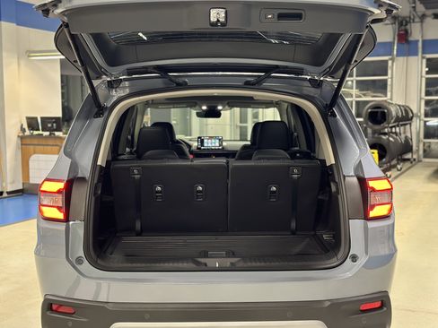 New 2025 Honda Pilot Touring image 8