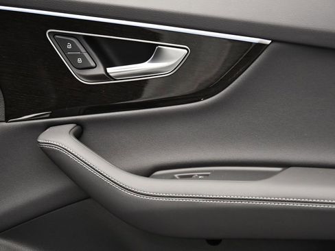 Used 2025 Audi Q7 3.0T Premium Plus w/ Premium Plus Package image 45