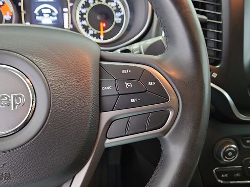 Used 2020 Jeep Cherokee Latitude Plus image 17